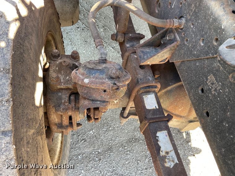 image for item OG9939 1997 International  4800 digger derrick truck