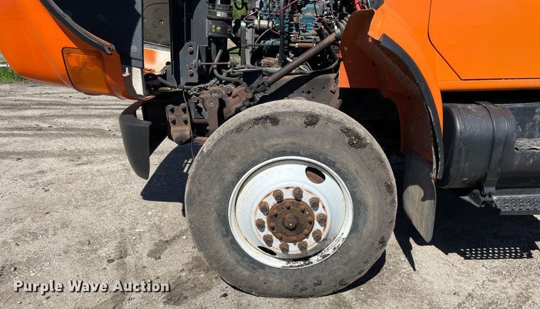 image for item OG9939 1997 International  4800 digger derrick truck