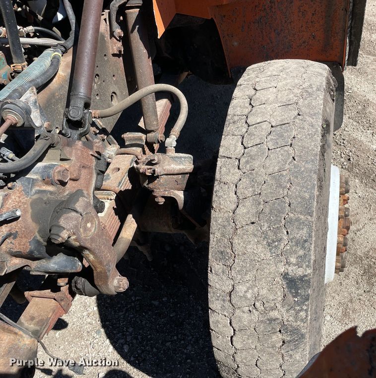 image for item OG9939 1997 International  4800 digger derrick truck