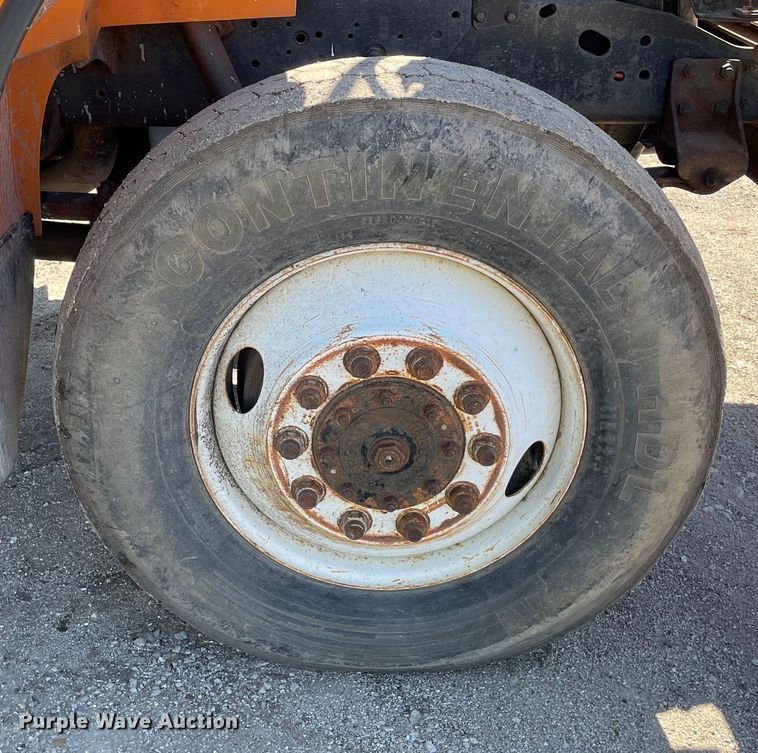 image for item OG9939 1997 International  4800 digger derrick truck