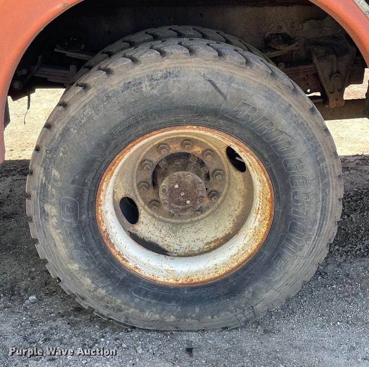 image for item OG9939 1997 International  4800 digger derrick truck