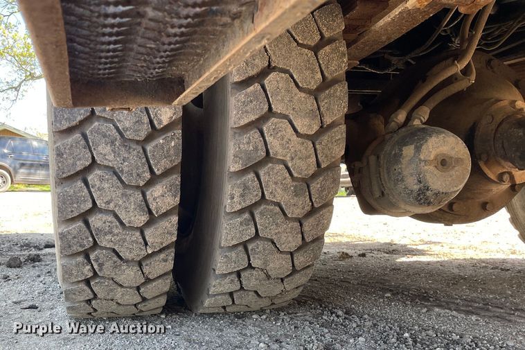 image for item OG9939 1997 International  4800 digger derrick truck