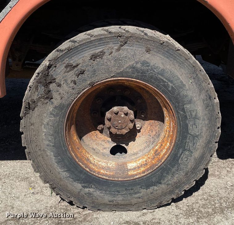 image for item OG9939 1997 International  4800 digger derrick truck