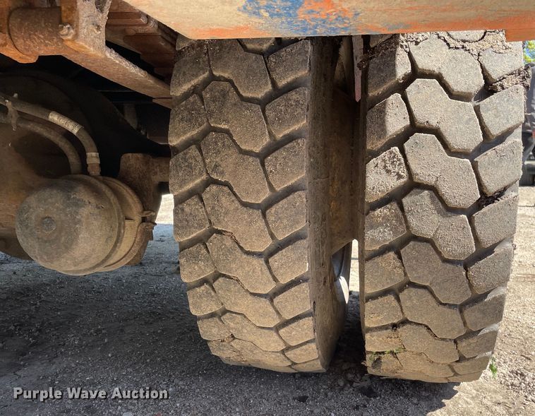 image for item OG9939 1997 International  4800 digger derrick truck