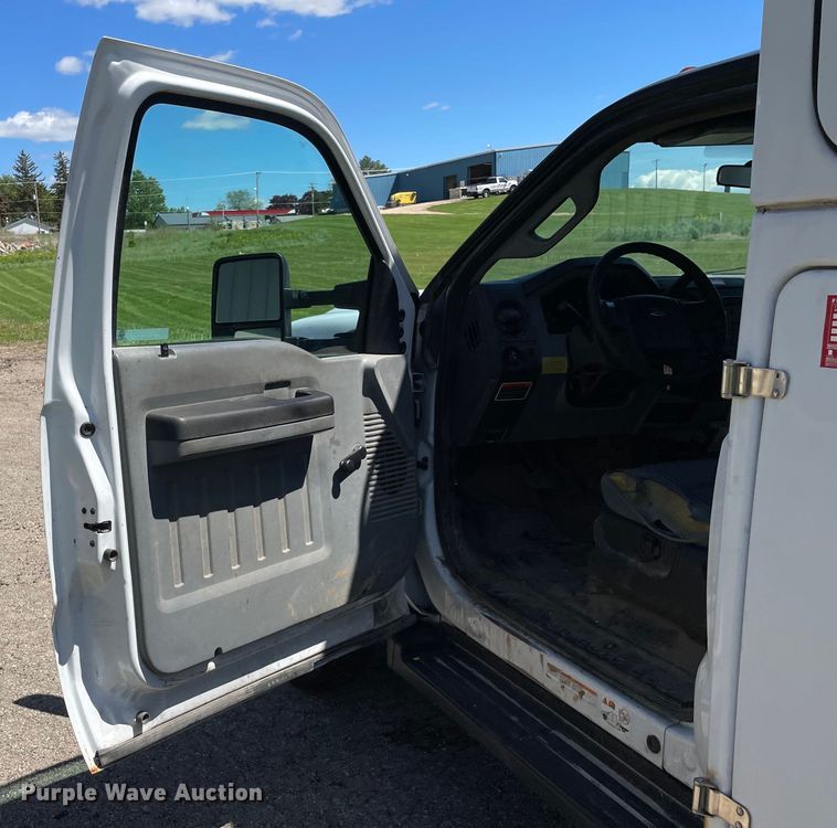 image for item OG9941 2012 Ford F450 Super Duty XL bucket truck