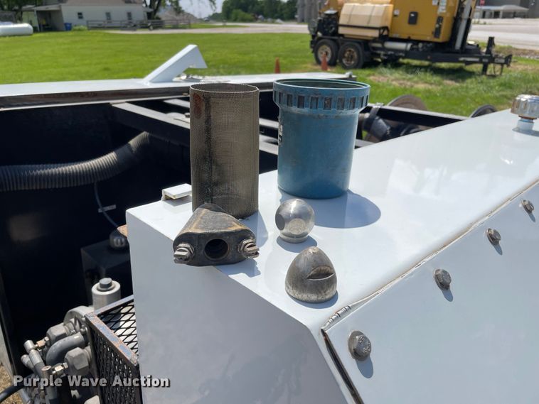 image for item OG9945 1984 Harben 4010 vacuum excavator