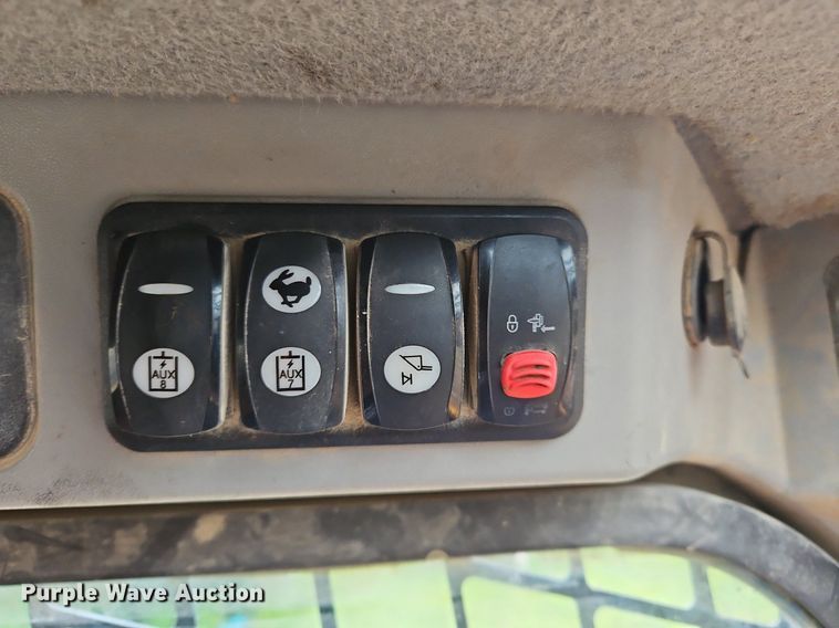 image for item OK9879 2015 Caterpillar  289D tracked skid steer loader