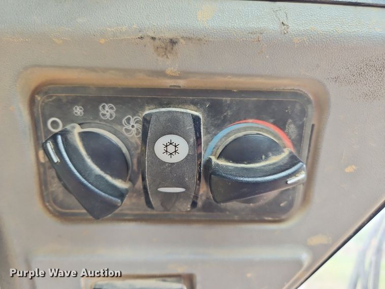 image for item OK9879 2015 Caterpillar  289D tracked skid steer loader