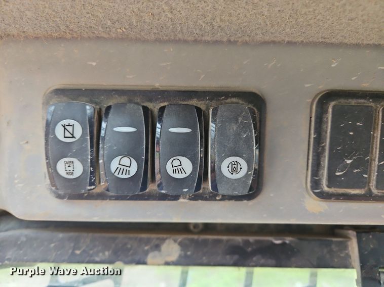 image for item OK9879 2015 Caterpillar  289D tracked skid steer loader