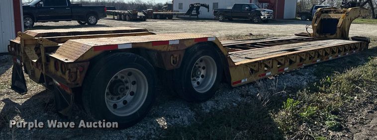 image for item ZA0411 2006 Etnyre BlackHawk Q29370 lowboy equipment trailer