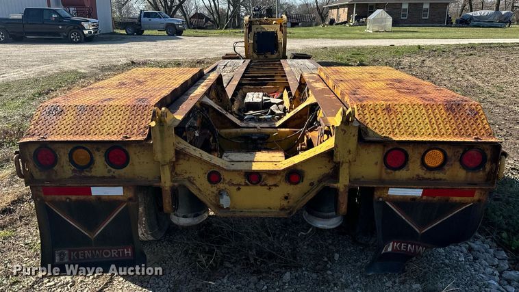 image for item ZA0411 2006 Etnyre BlackHawk Q29370 lowboy equipment trailer