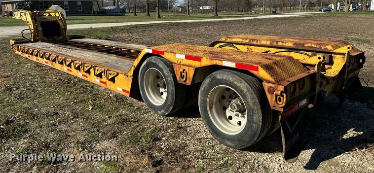 image for item ZA0411 2006 Etnyre BlackHawk Q29370 lowboy equipment trailer