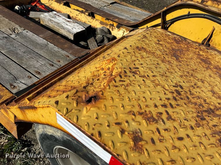 image for item ZA0411 2006 Etnyre BlackHawk Q29370 lowboy equipment trailer