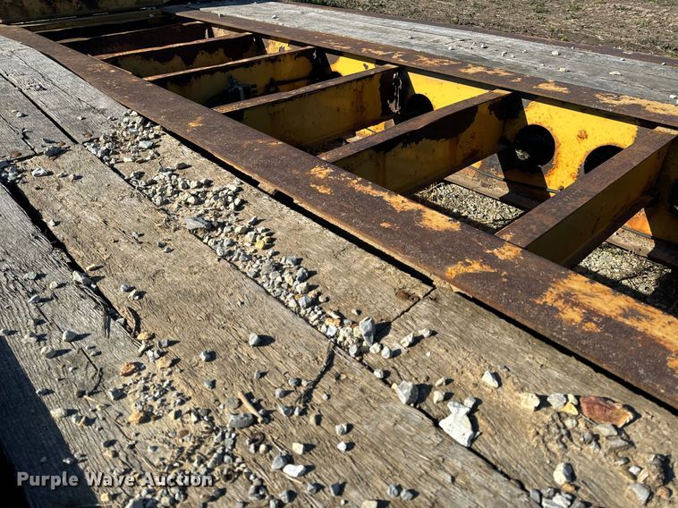 image for item ZA0411 2006 Etnyre BlackHawk Q29370 lowboy equipment trailer