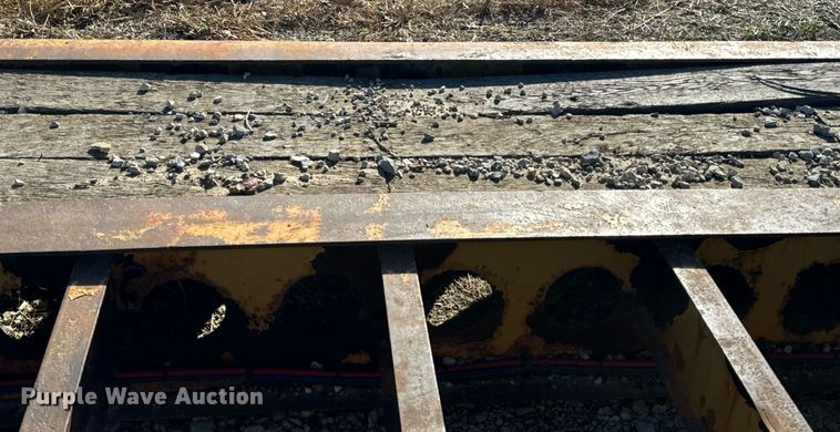 image for item ZA0411 2006 Etnyre BlackHawk Q29370 lowboy equipment trailer