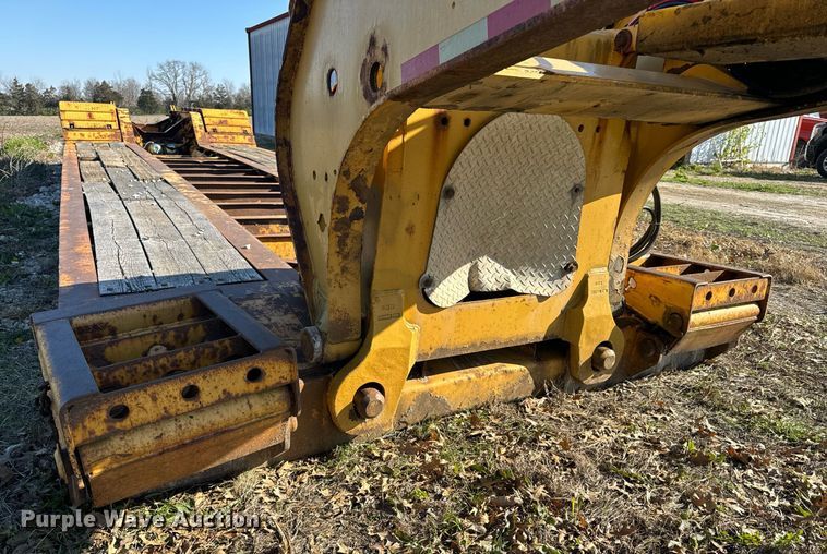 image for item ZA0411 2006 Etnyre BlackHawk Q29370 lowboy equipment trailer