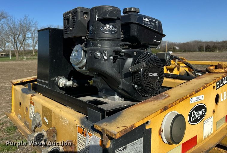 image for item ZA0411 2006 Etnyre BlackHawk Q29370 lowboy equipment trailer