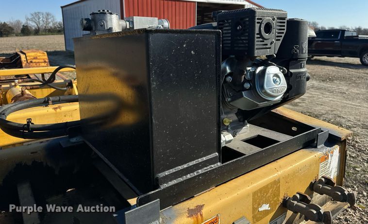 image for item ZA0411 2006 Etnyre BlackHawk Q29370 lowboy equipment trailer