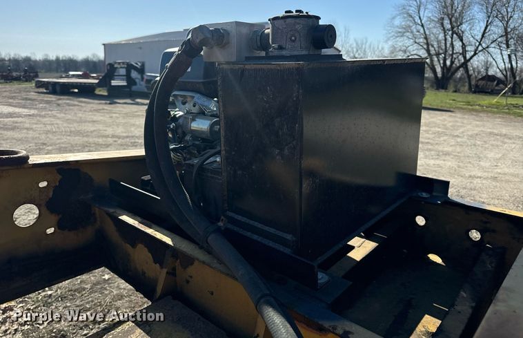 image for item ZA0411 2006 Etnyre BlackHawk Q29370 lowboy equipment trailer