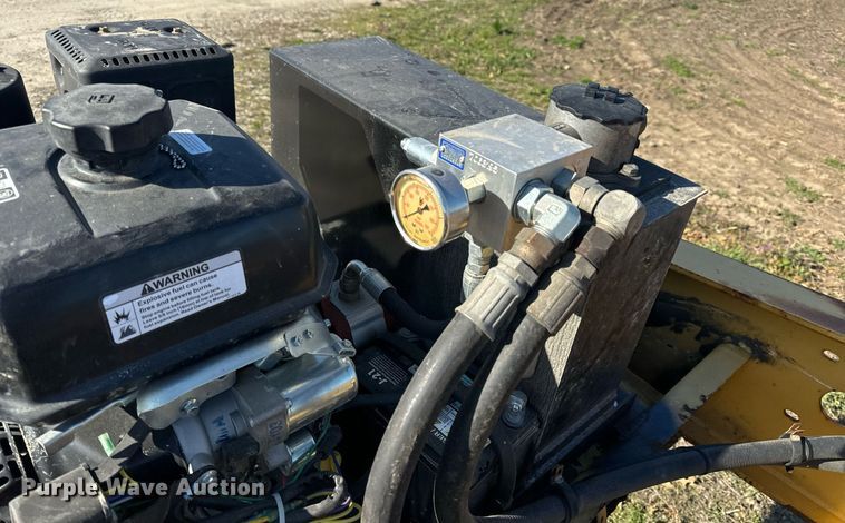 image for item ZA0411 2006 Etnyre BlackHawk Q29370 lowboy equipment trailer