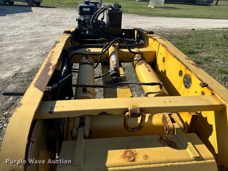 image for item ZA0411 2006 Etnyre BlackHawk Q29370 lowboy equipment trailer