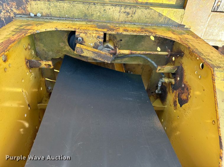 image for item ZA0411 2006 Etnyre BlackHawk Q29370 lowboy equipment trailer