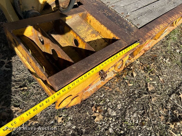 image for item ZA0411 2006 Etnyre BlackHawk Q29370 lowboy equipment trailer