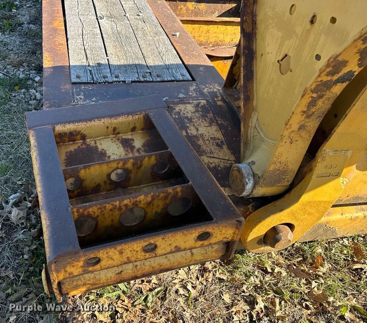 image for item ZA0411 2006 Etnyre BlackHawk Q29370 lowboy equipment trailer