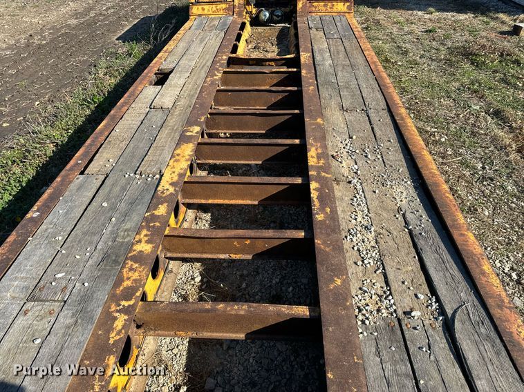 image for item ZA0411 2006 Etnyre BlackHawk Q29370 lowboy equipment trailer