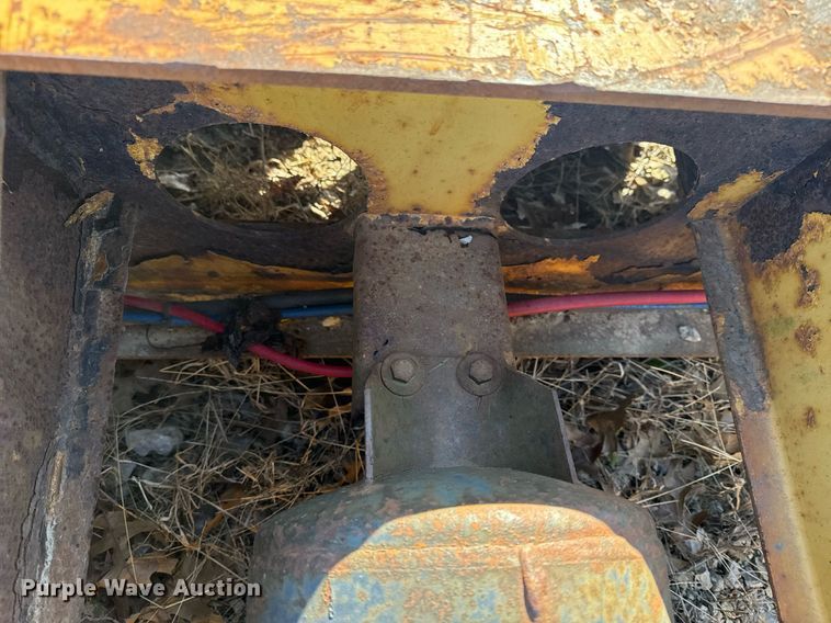 image for item ZA0411 2006 Etnyre BlackHawk Q29370 lowboy equipment trailer