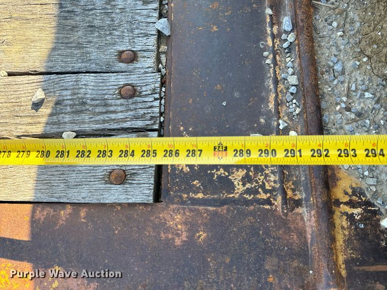 image for item ZA0411 2006 Etnyre BlackHawk Q29370 lowboy equipment trailer