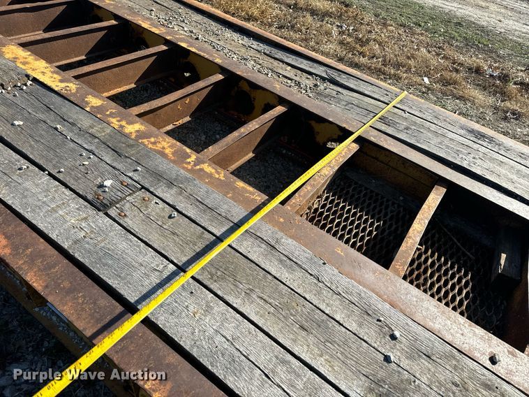 image for item ZA0411 2006 Etnyre BlackHawk Q29370 lowboy equipment trailer