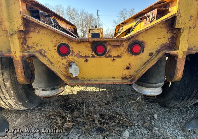 image for item ZA0411 2006 Etnyre BlackHawk Q29370 lowboy equipment trailer