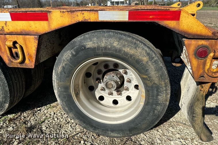 image for item ZA0411 2006 Etnyre BlackHawk Q29370 lowboy equipment trailer