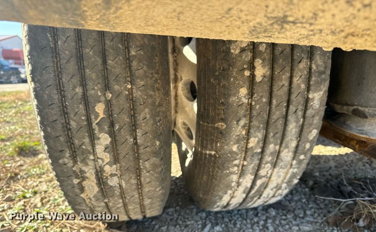 image for item ZA0411 2006 Etnyre BlackHawk Q29370 lowboy equipment trailer