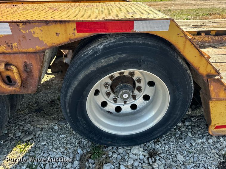 image for item ZA0411 2006 Etnyre BlackHawk Q29370 lowboy equipment trailer