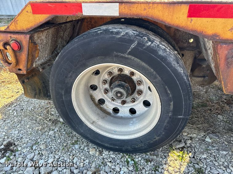 image for item ZA0411 2006 Etnyre BlackHawk Q29370 lowboy equipment trailer