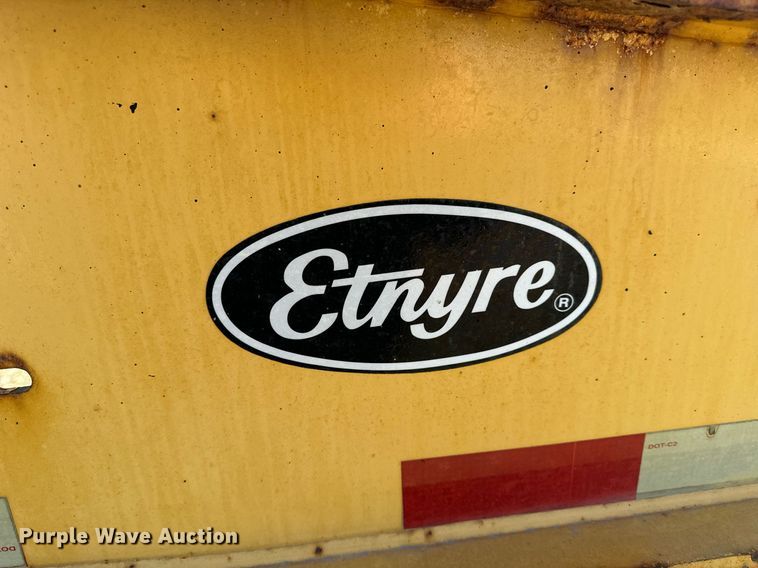 image for item ZA0411 2006 Etnyre BlackHawk Q29370 lowboy equipment trailer