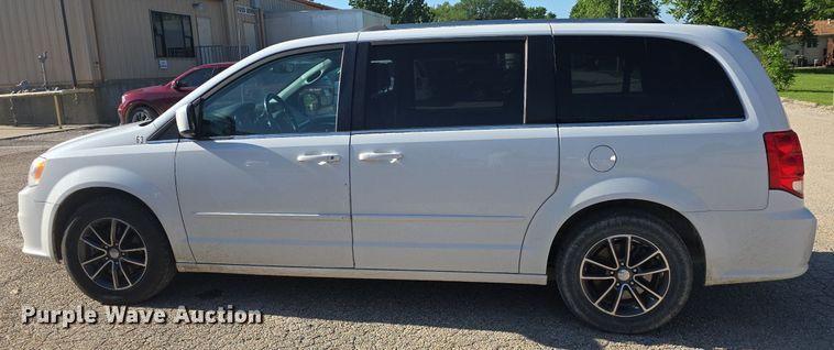 image for item DM1643 2017 Dodge  Grand Caravan SXT van