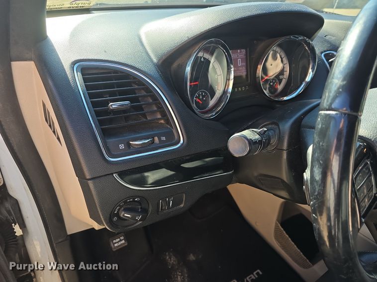 image for item DM1643 2017 Dodge  Grand Caravan SXT van