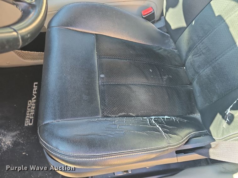 image for item DM1643 2017 Dodge  Grand Caravan SXT van