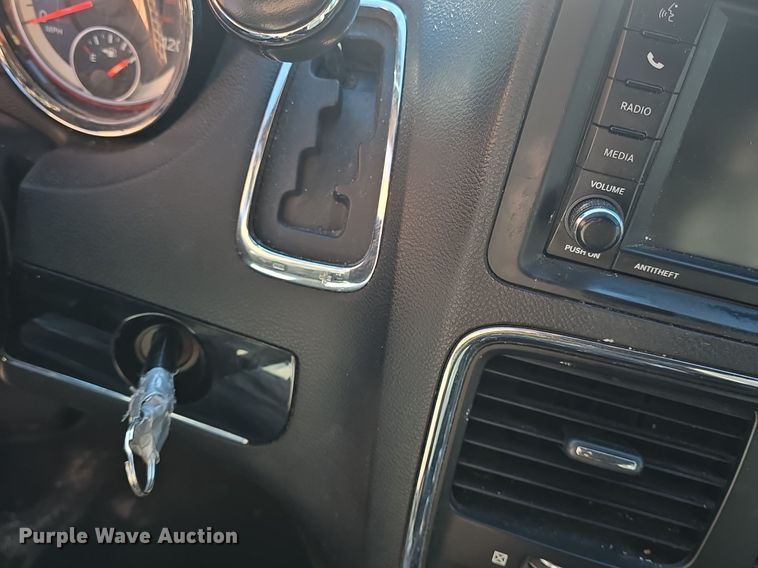 image for item DM1643 2017 Dodge  Grand Caravan SXT van