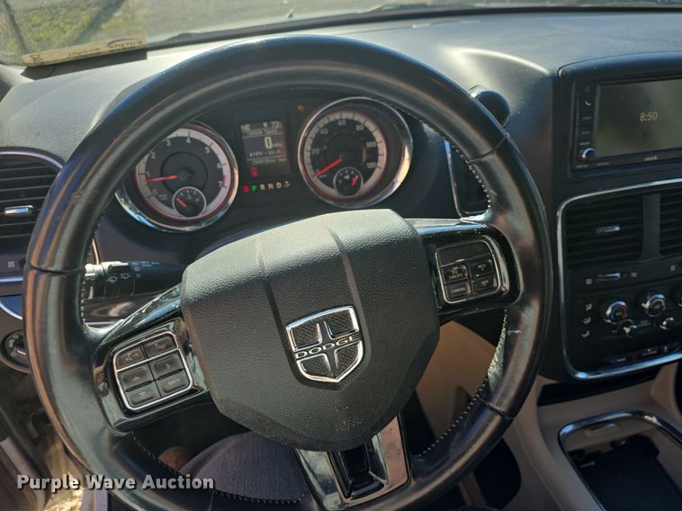 image for item DM1643 2017 Dodge  Grand Caravan SXT van