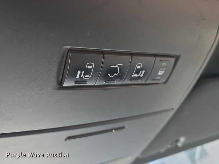 image for item DM1643 2017 Dodge  Grand Caravan SXT van