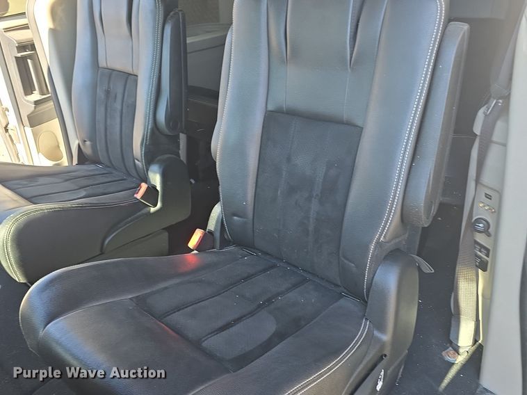 image for item DM1643 2017 Dodge  Grand Caravan SXT van