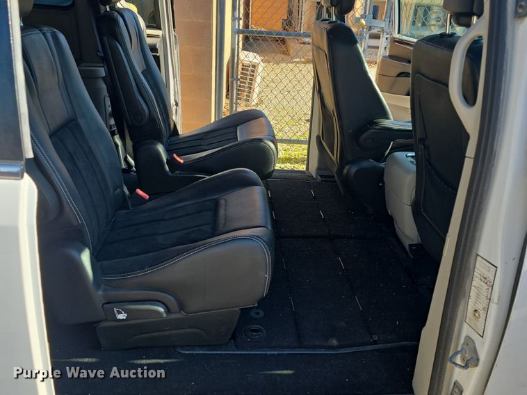 image for item DM1643 2017 Dodge  Grand Caravan SXT van