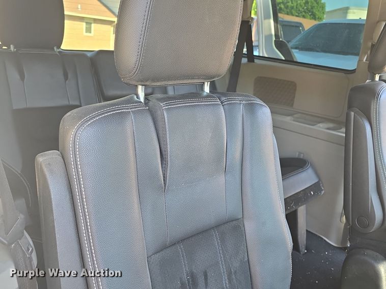 image for item DM1643 2017 Dodge  Grand Caravan SXT van