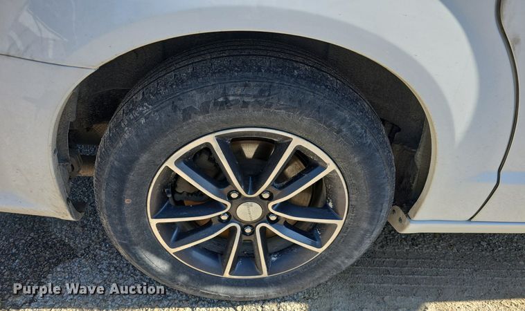 image for item DM1643 2017 Dodge  Grand Caravan SXT van