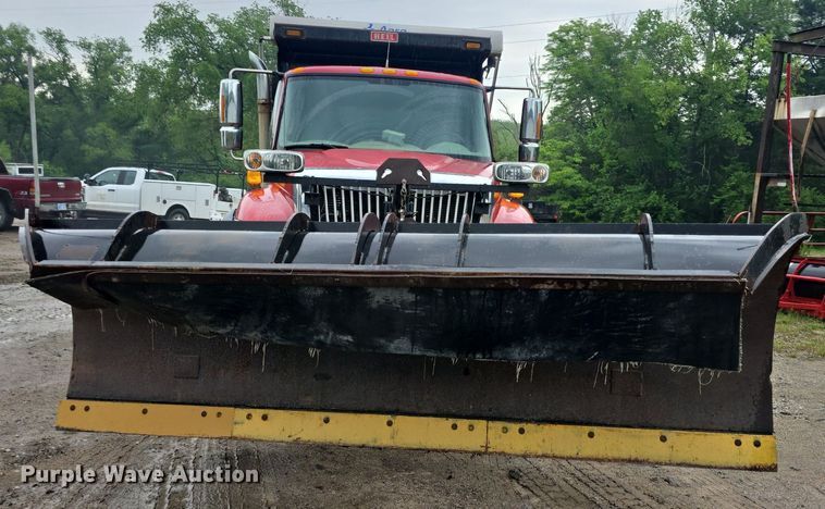 image for item DM1644 2006 International 7400 dump truck