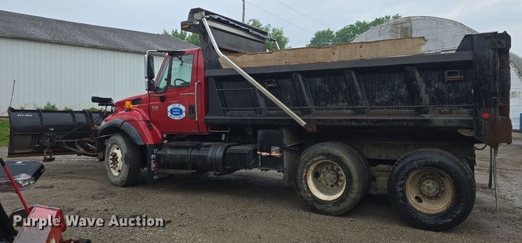 image for item DM1644 2006 International 7400 dump truck